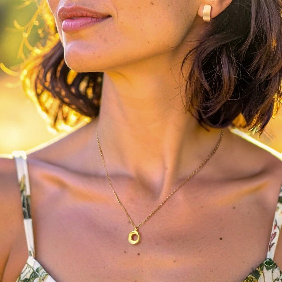 Small gold circle necklace