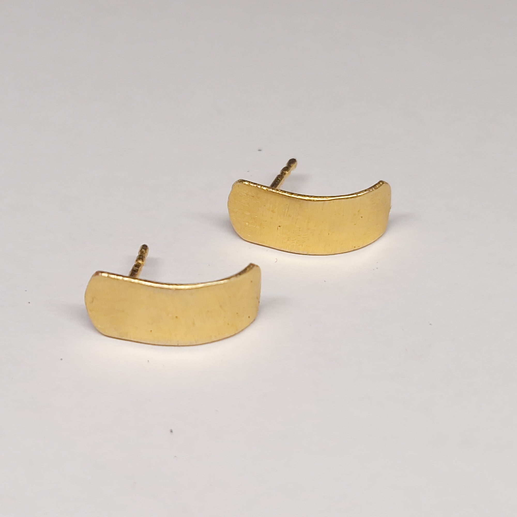 Gold stud earrings for men and woman