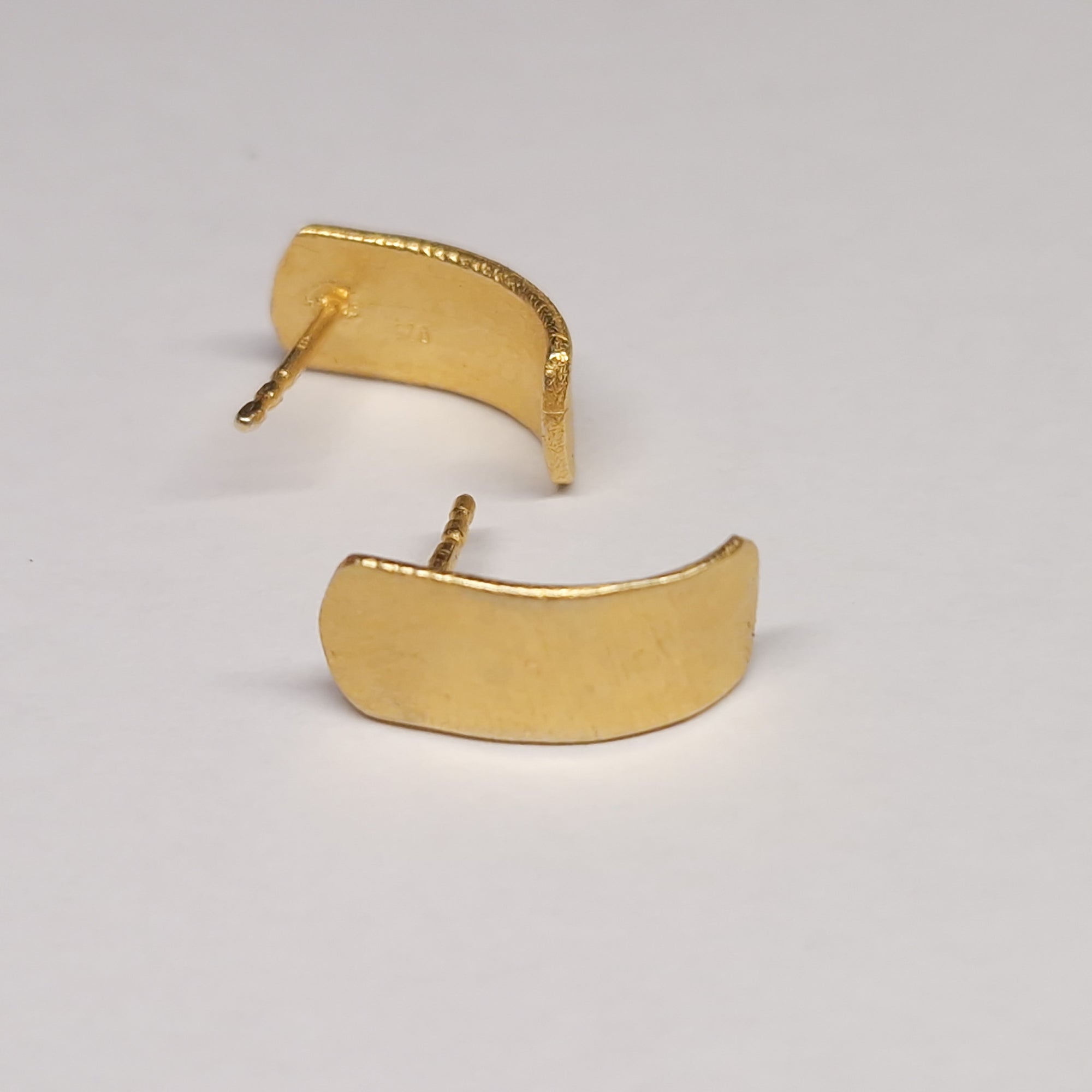 Gold stud earrings for men and woman