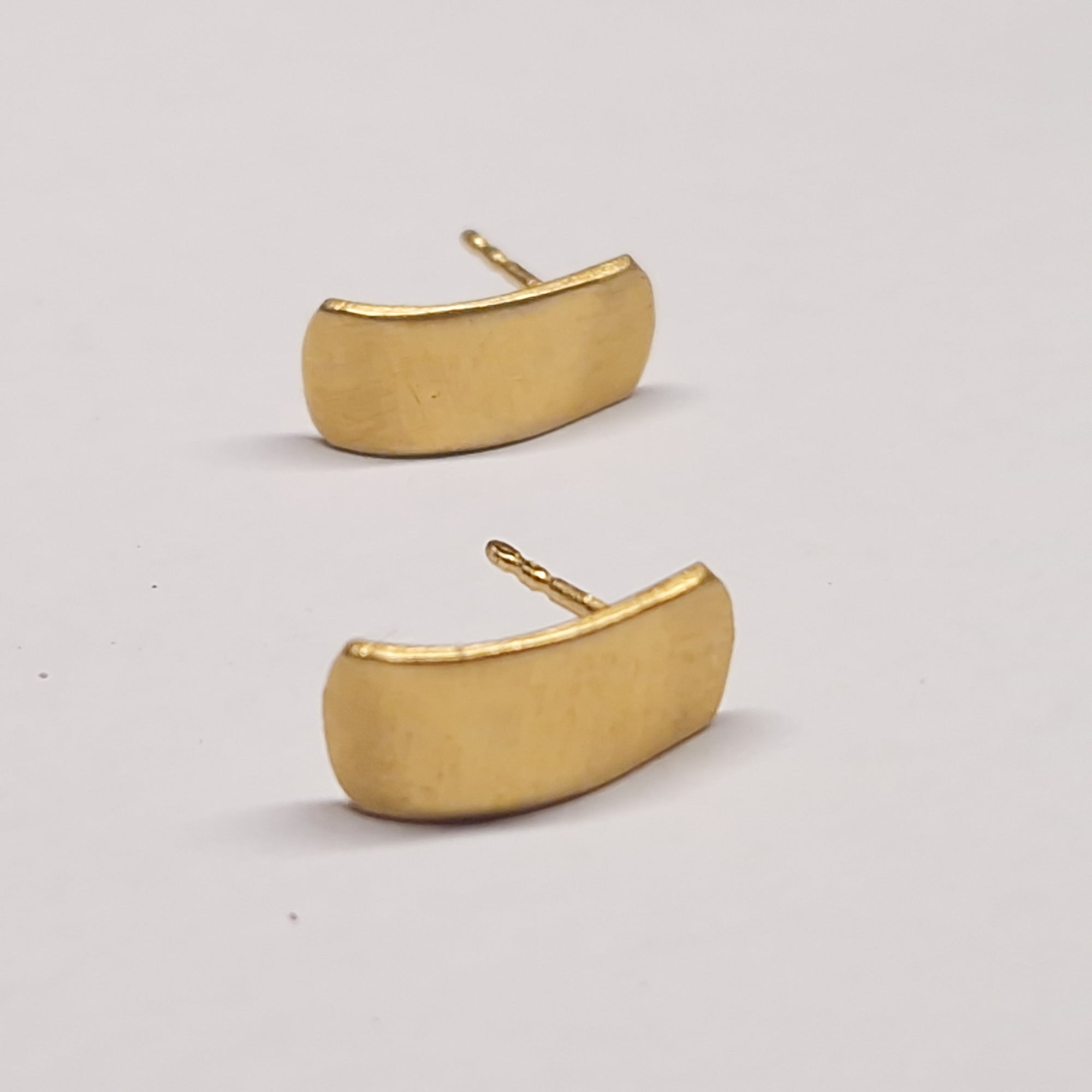 Gold stud earrings for men and woman