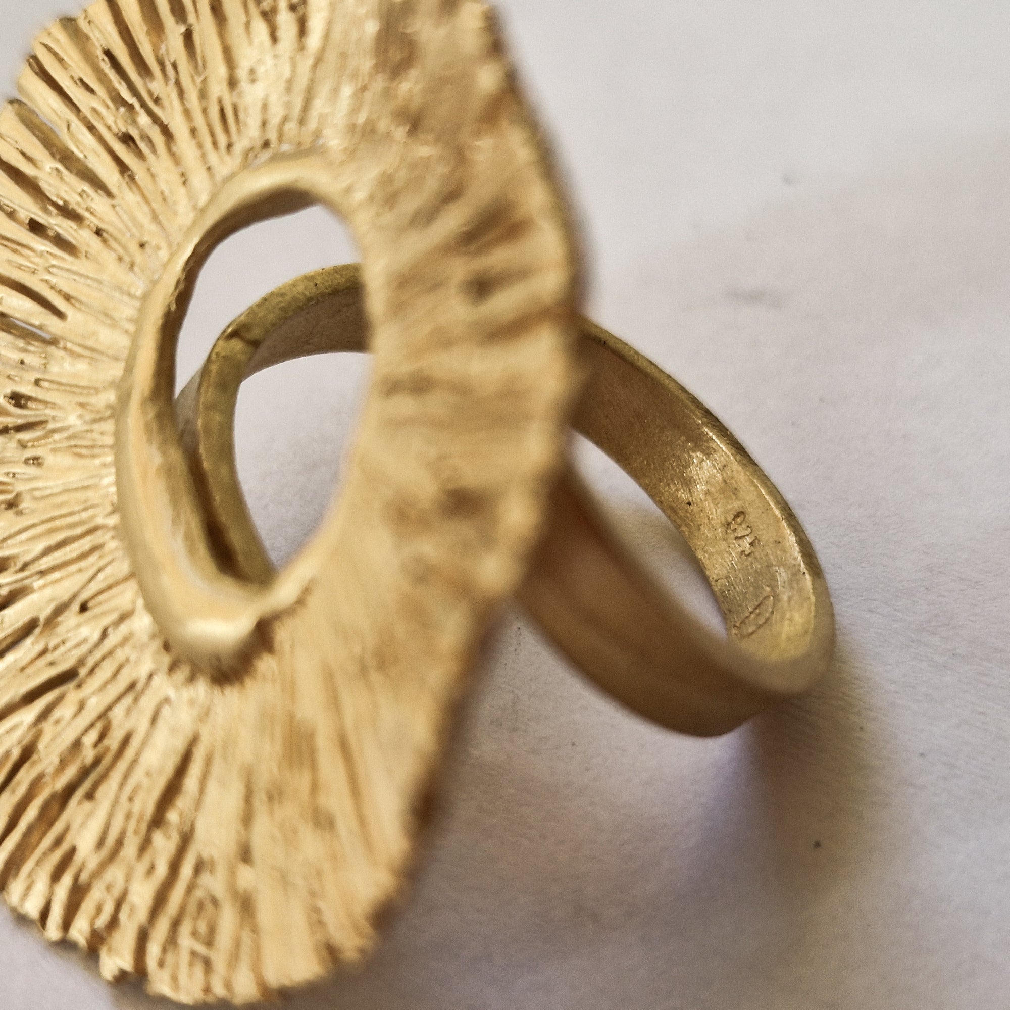 Gold «Flower» ring