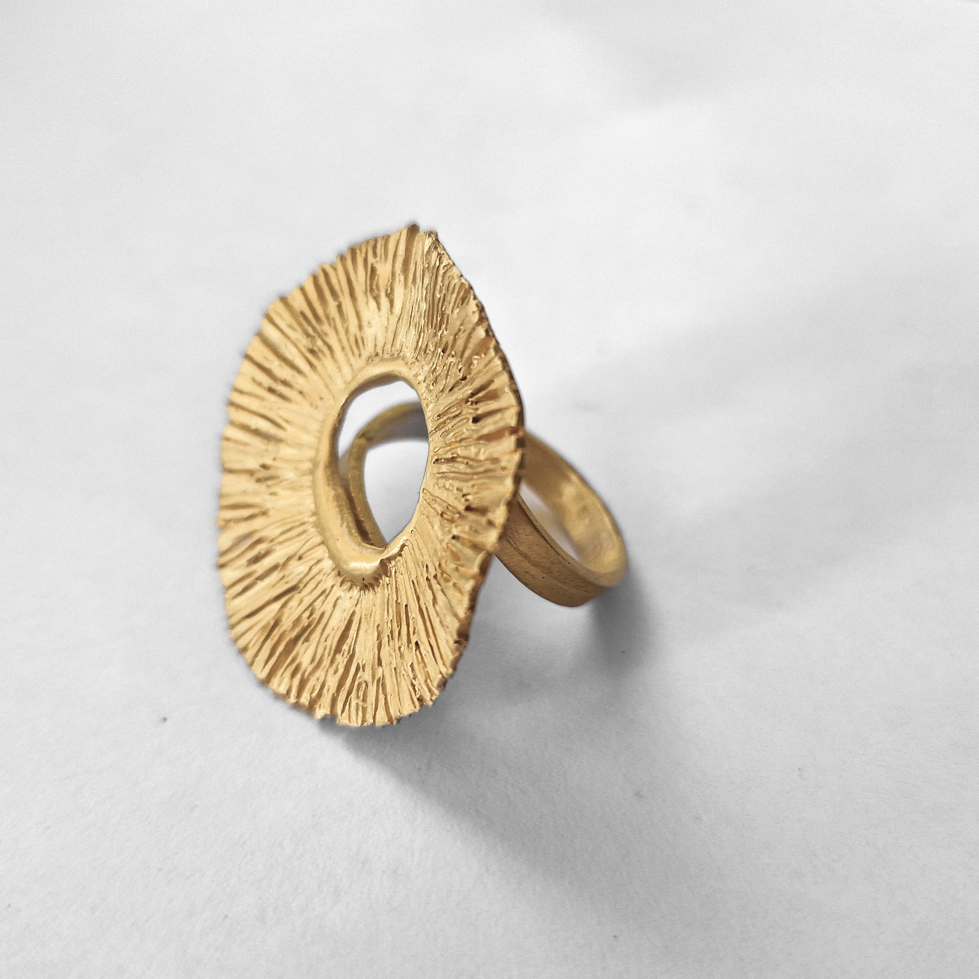 Gold «Flower» ring