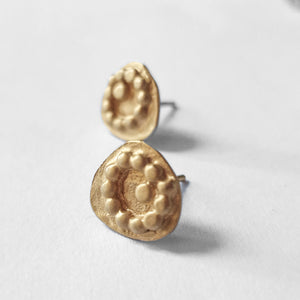 Gold dots stud earrings. The jewelry is made from 925 sterling silver and has been gold-plated to create an exquisite piece. A series of dots arranged in a modern and contemporary style makes this design perfect for everyday wear. With its simple design, it can be paired with any outfit, adding a touch of elegance to your look. 