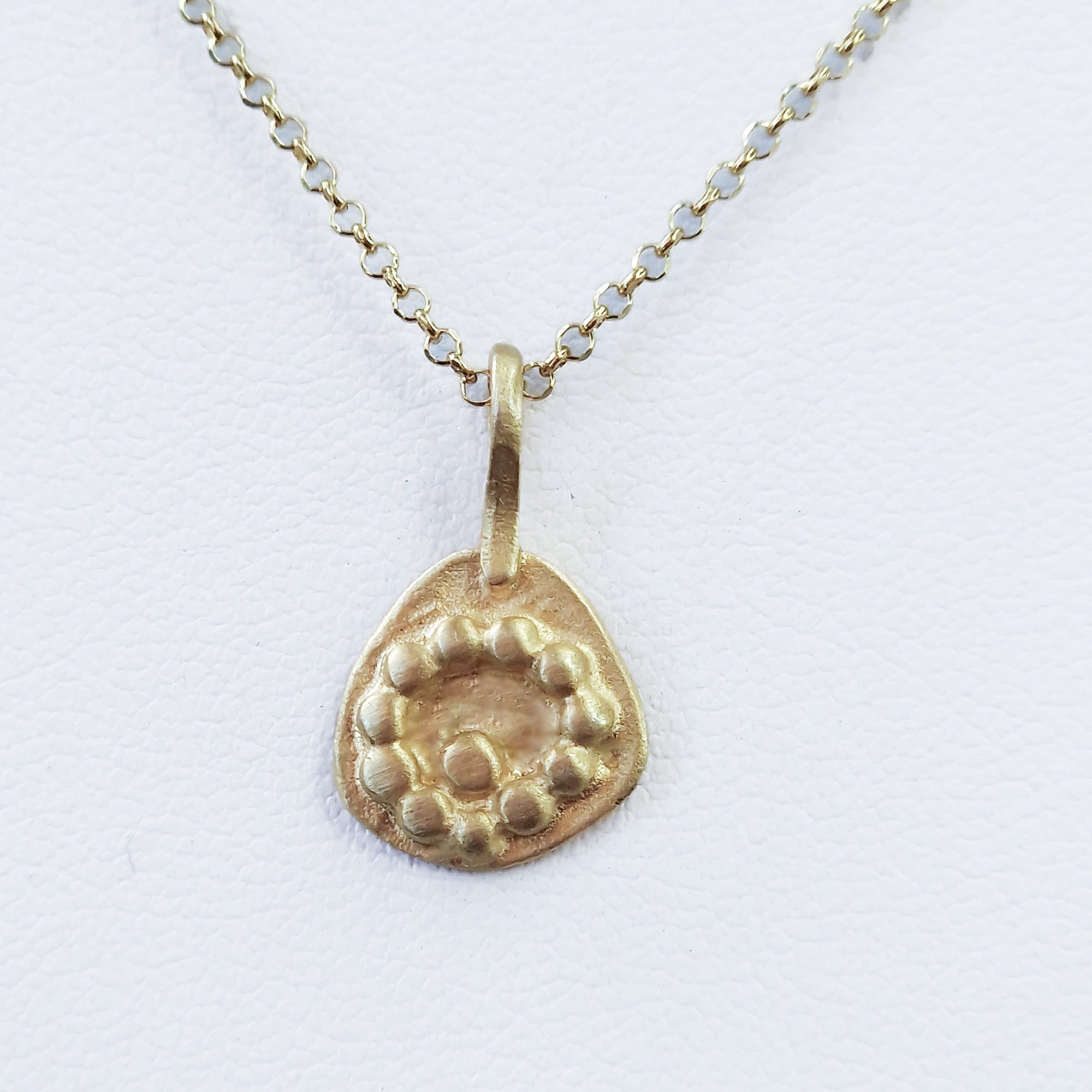 Small gold necklace «Dots»