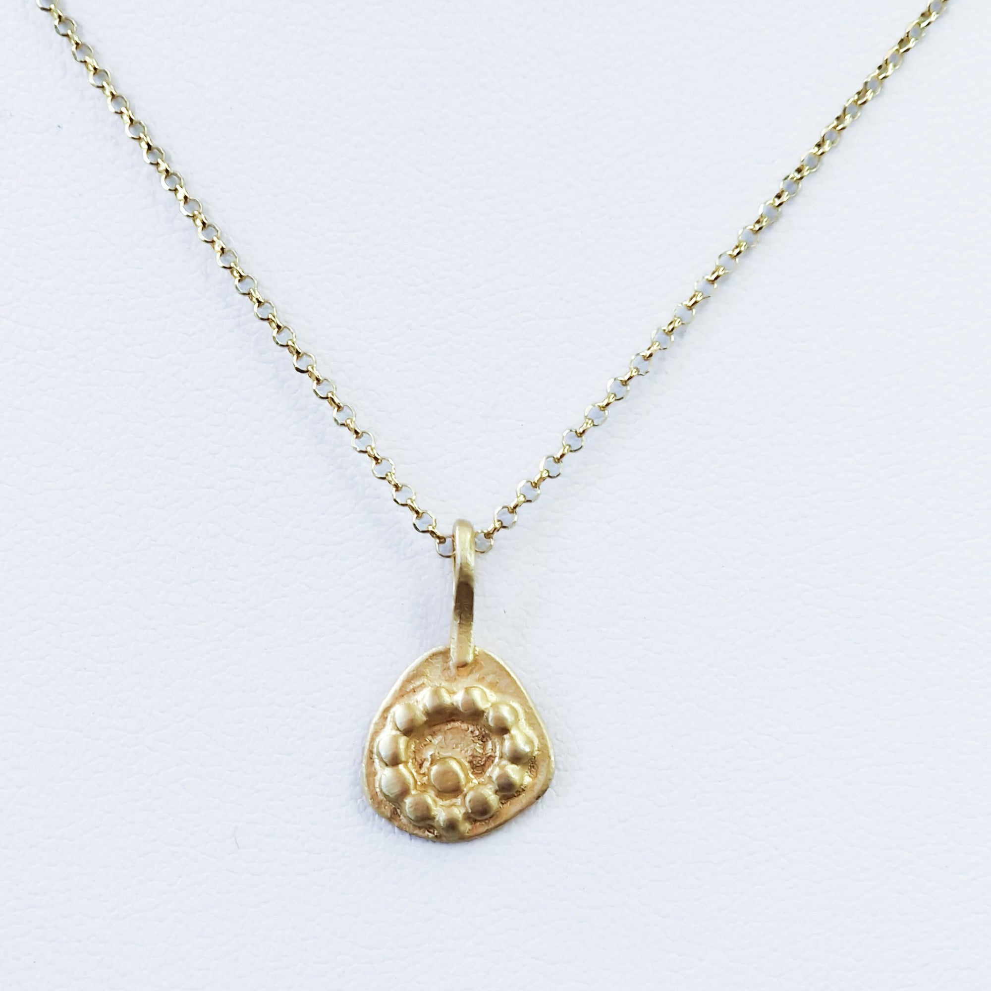 Small gold necklace «Dots»