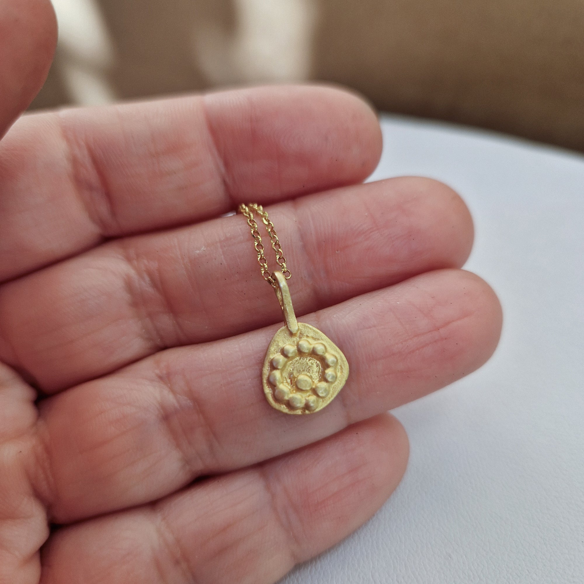 Small gold necklace «Dots»