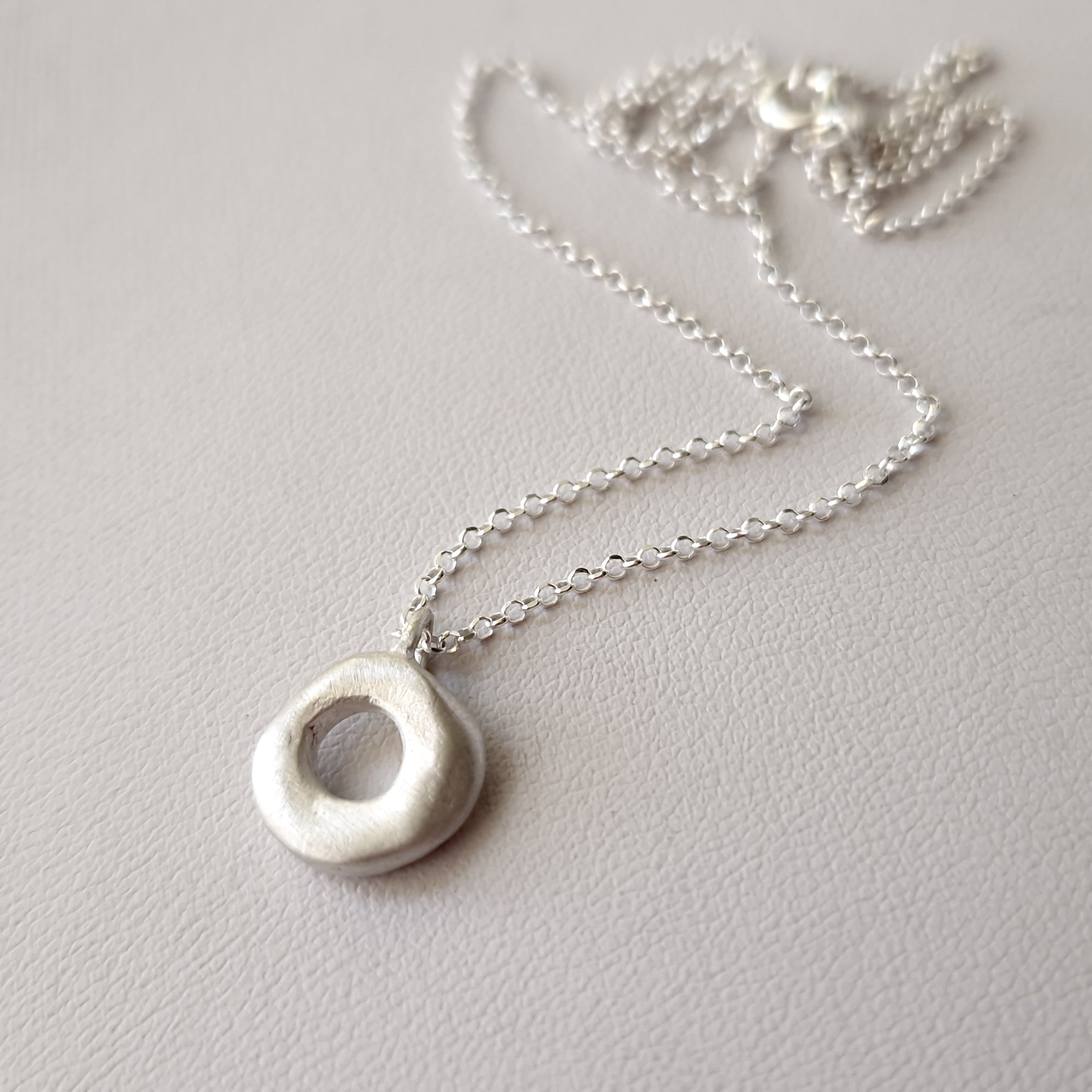 Small silver necklace «Circle»