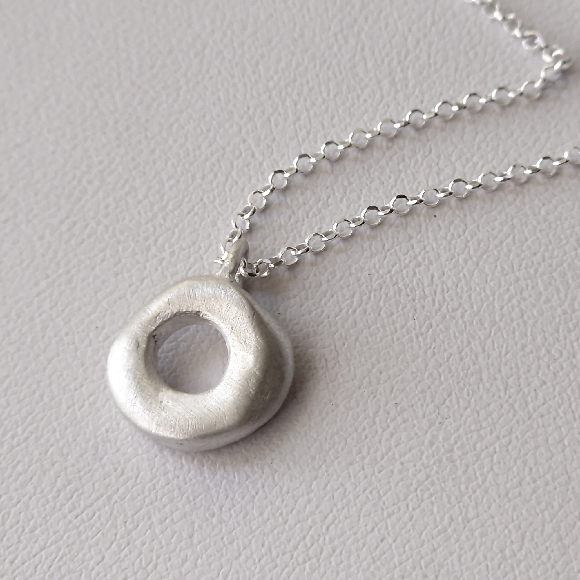 Small silver necklace «Circle»