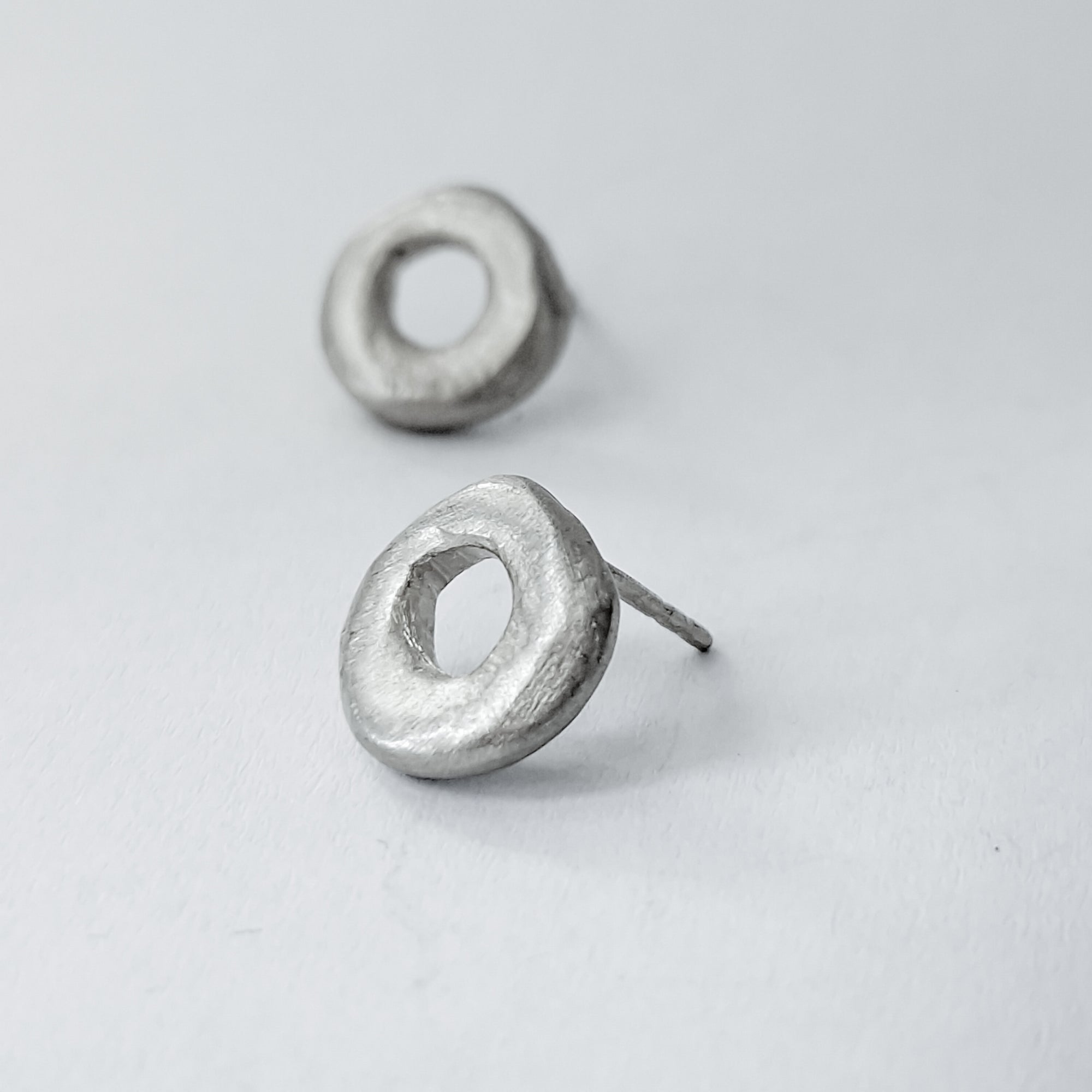 Small silver front facing hoops «Circle»