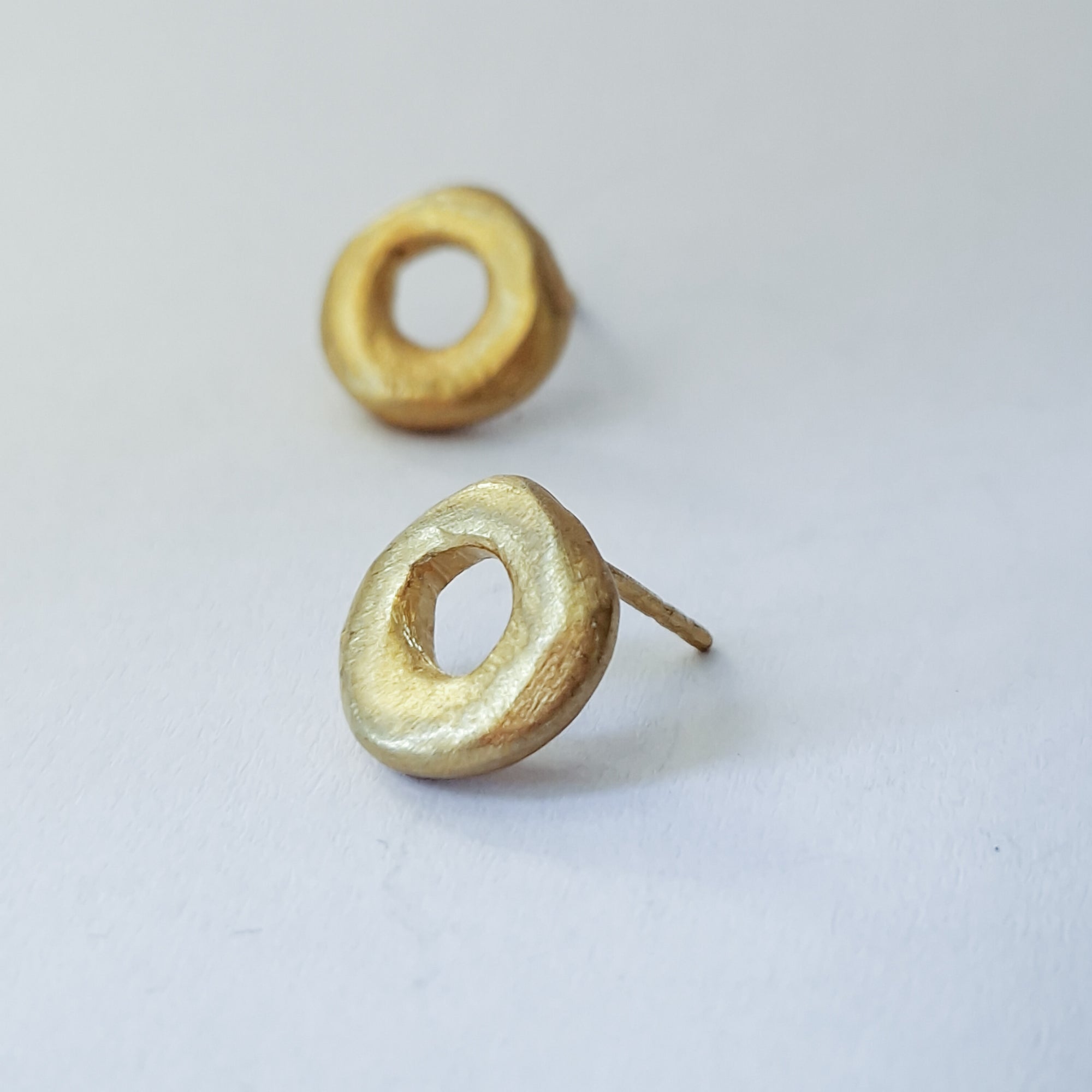 Small gold plated front facing hoops «Circle»