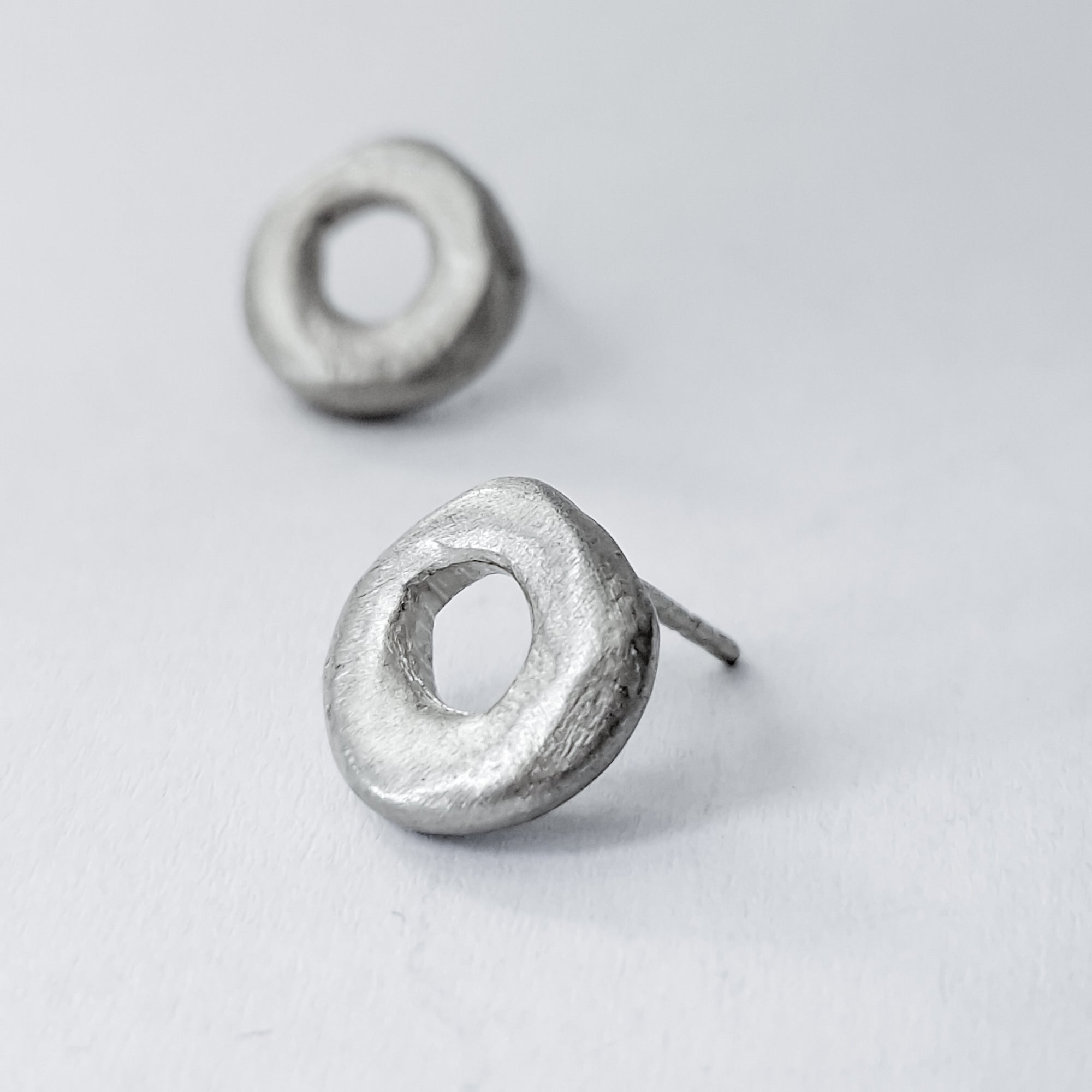 Small silver front facing hoops «Circle»