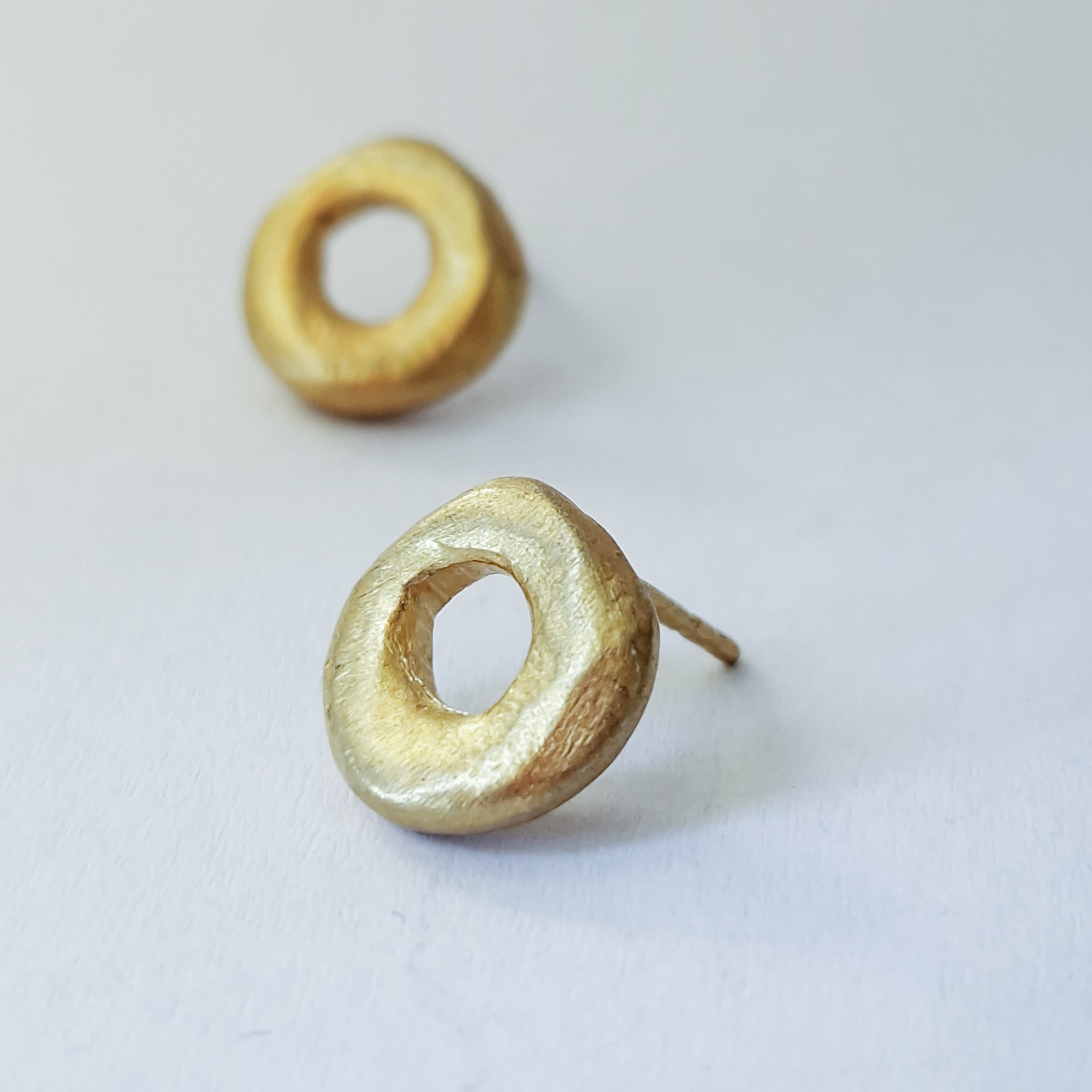 Small gold plated front facing hoops «Circle»