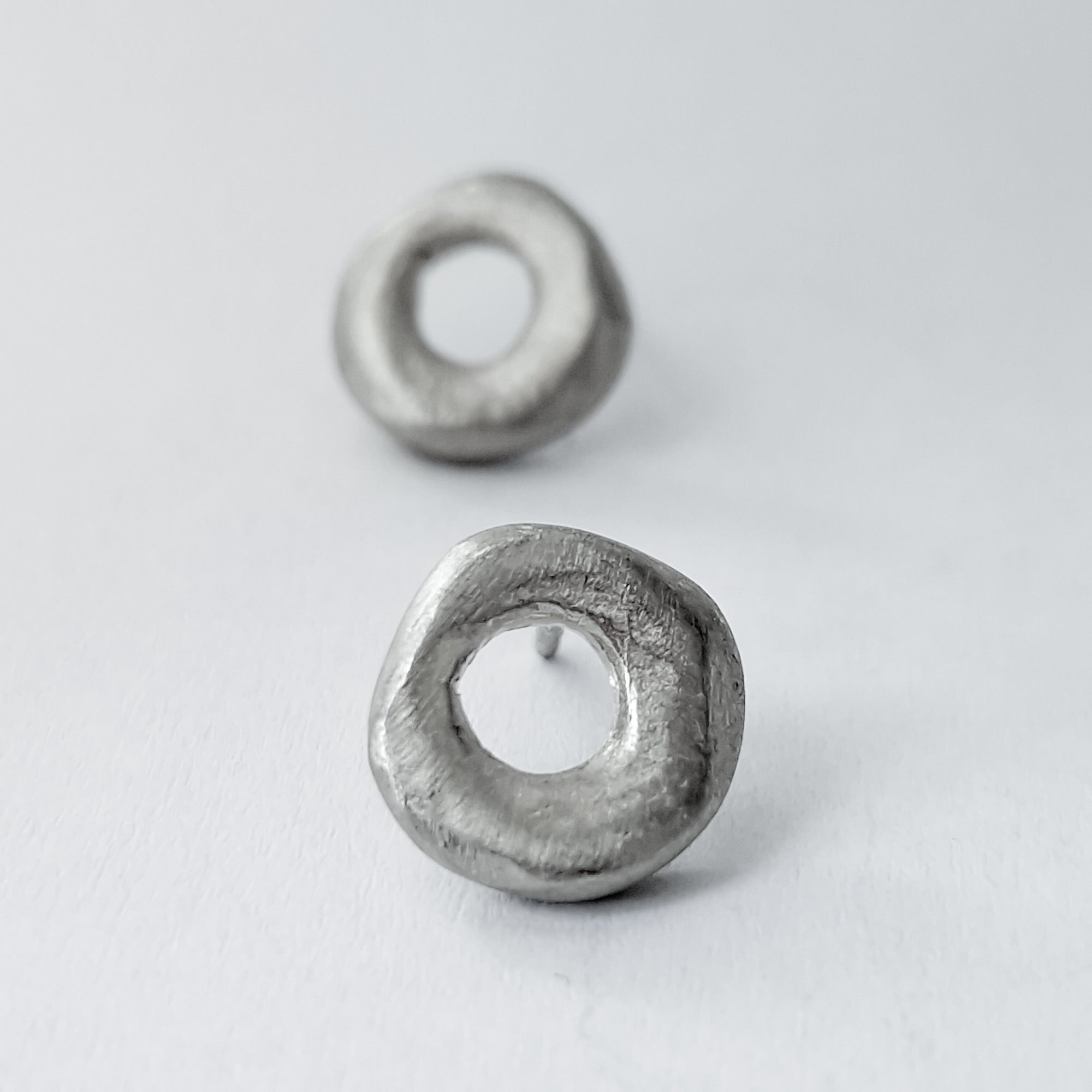 Small silver front facing hoops «Circle»