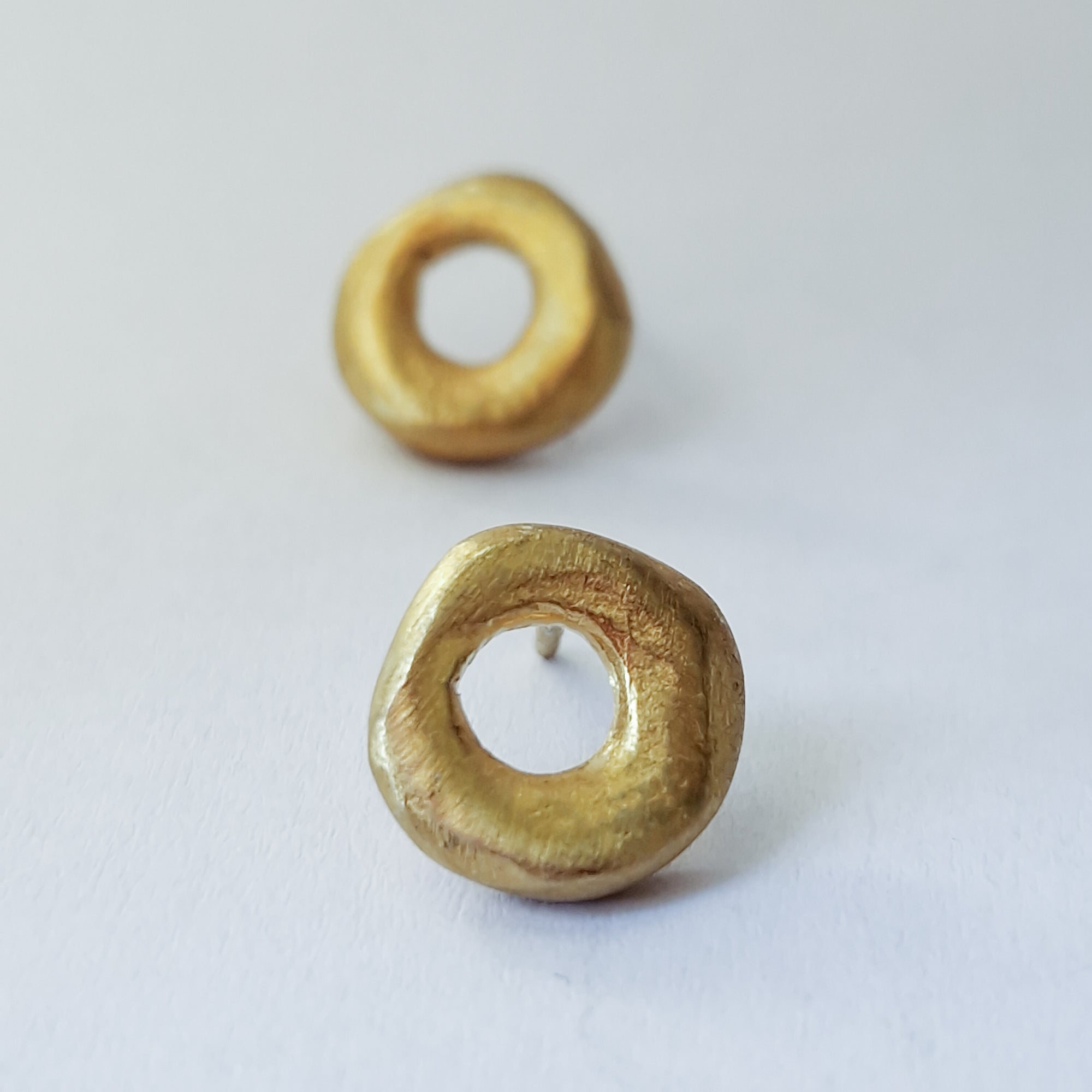 Small gold plated front facing hoops «Circle»