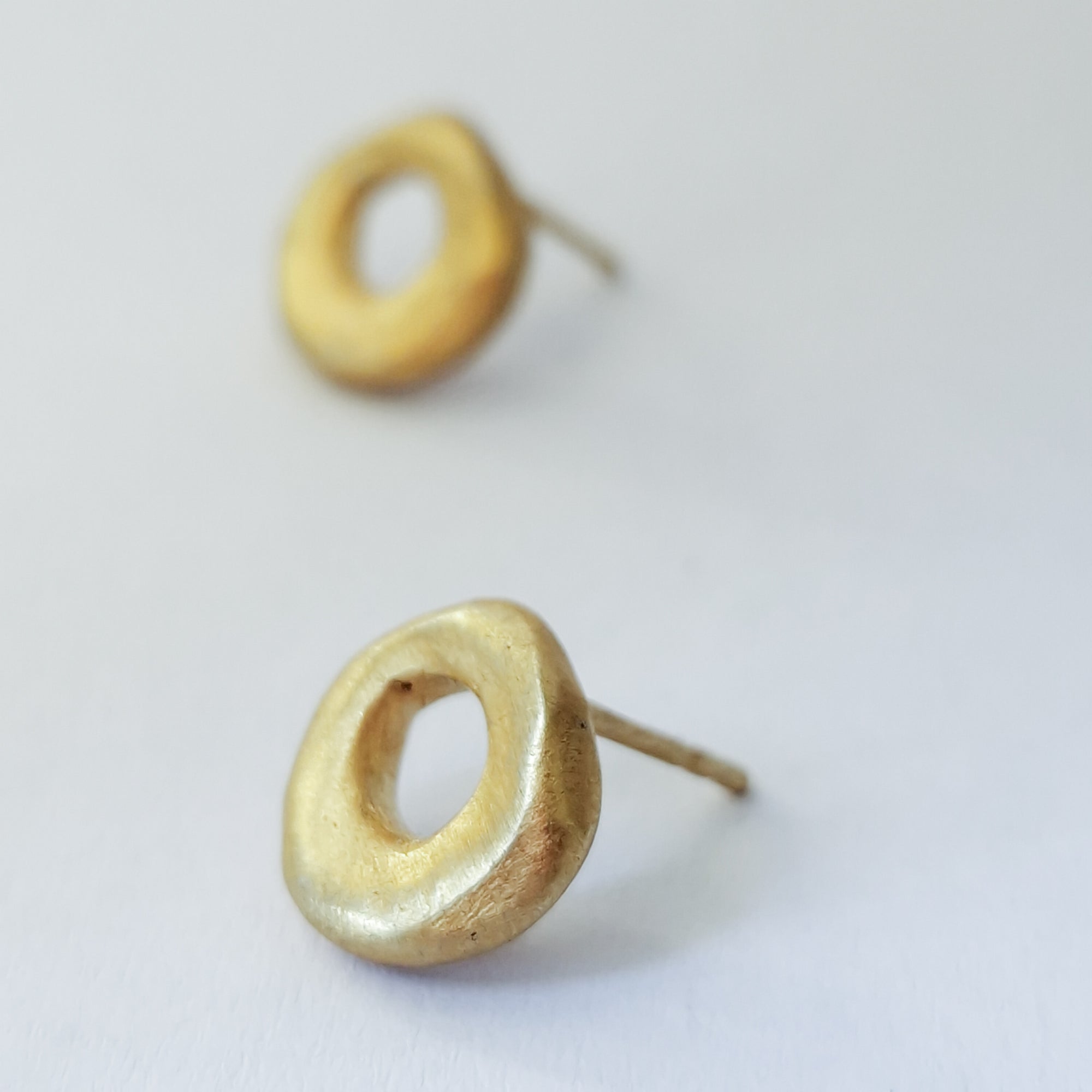 Small gold plated front facing hoops «Circle»