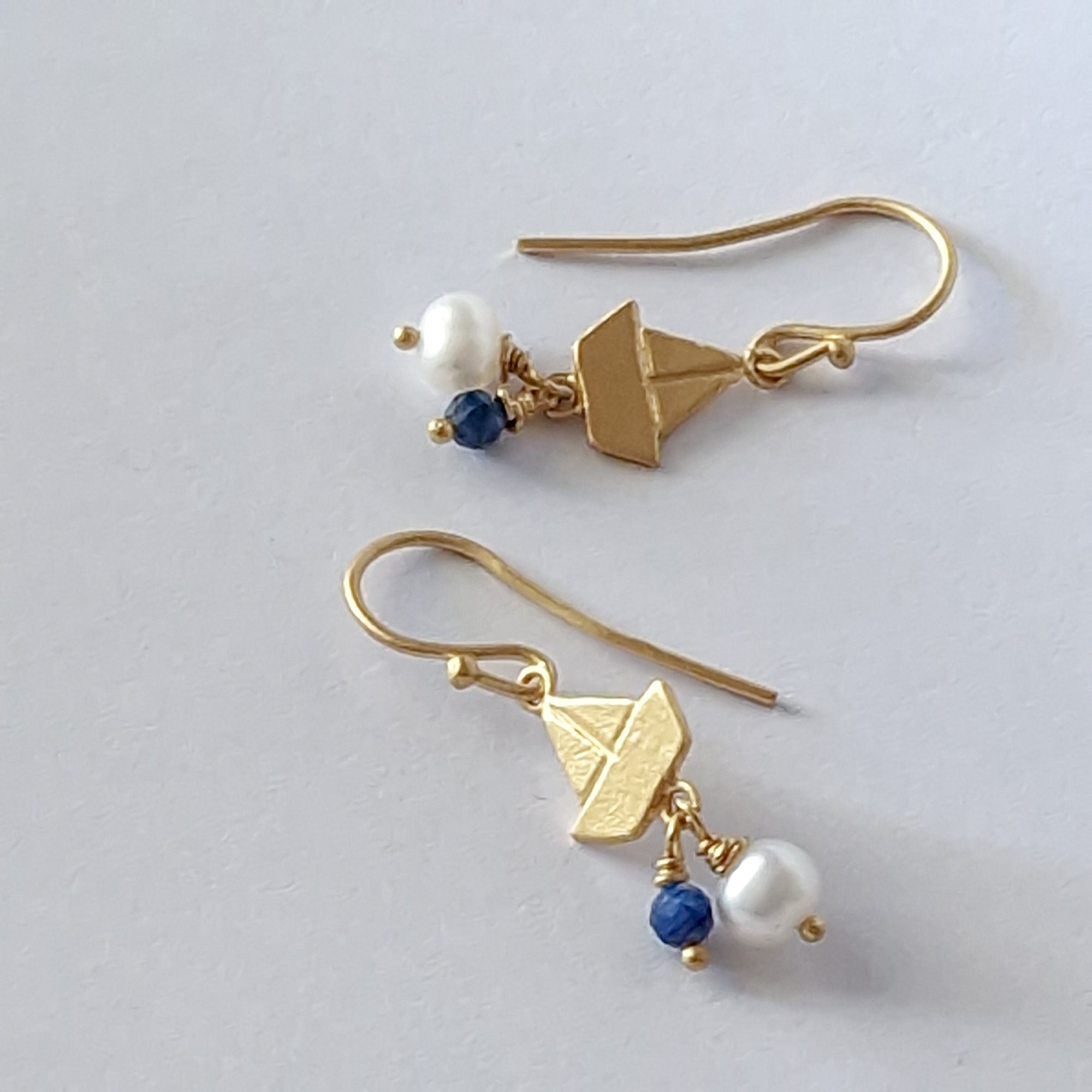 Gold «Boats» earrings with dangle pearl and blue agate