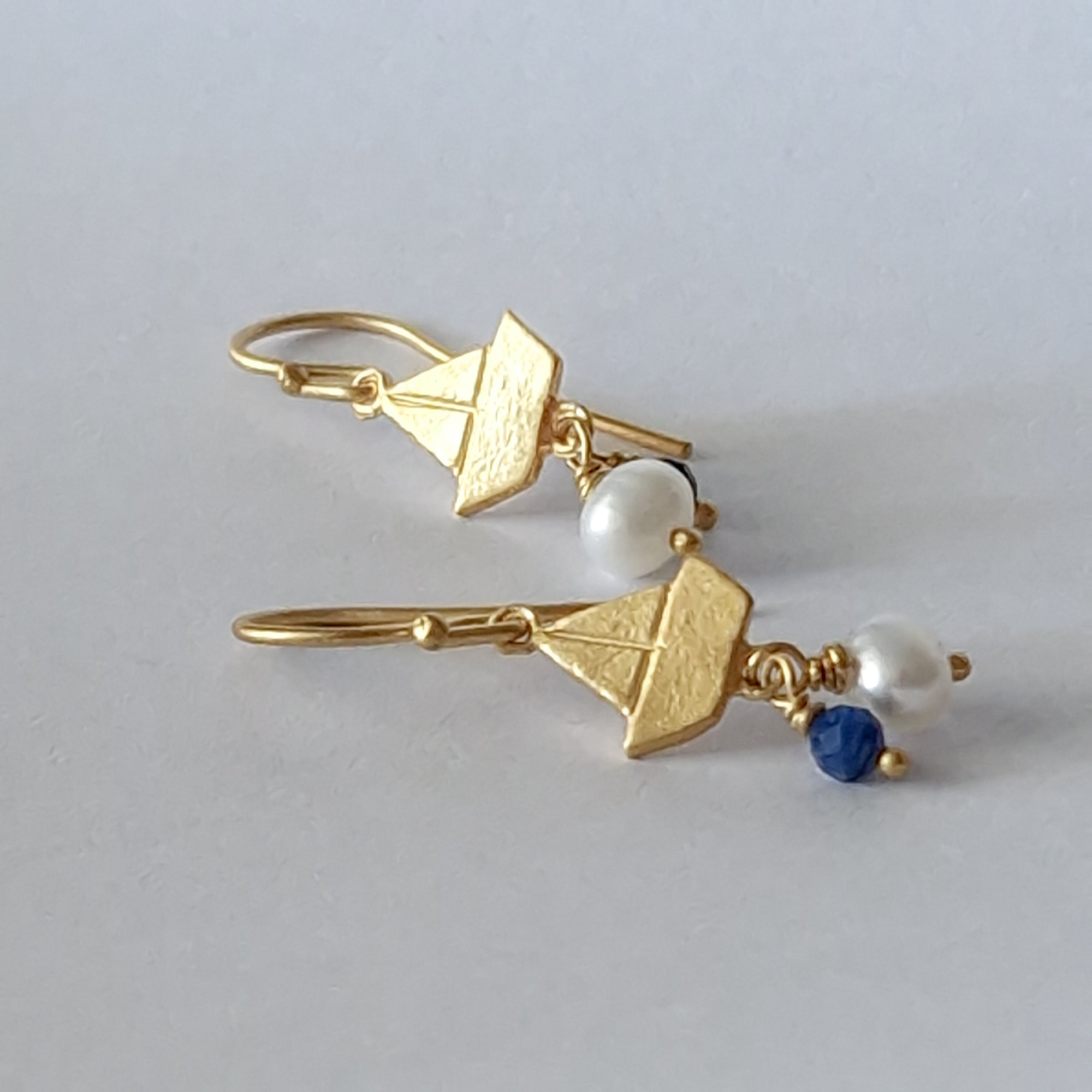 Gold «Boats» earrings with dangle pearl and blue agate