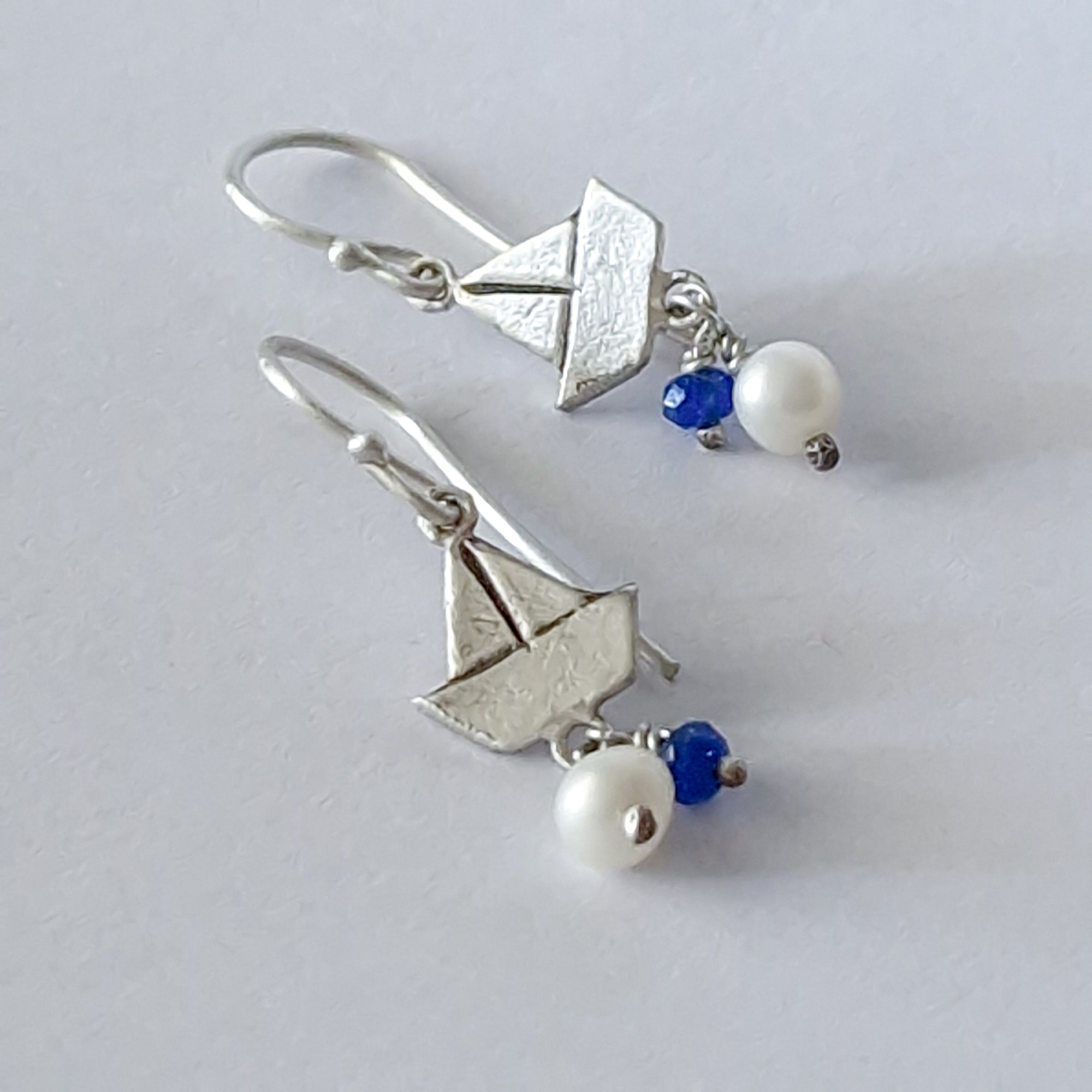 Silver «boats» earrings with dangling pearl and blue agate