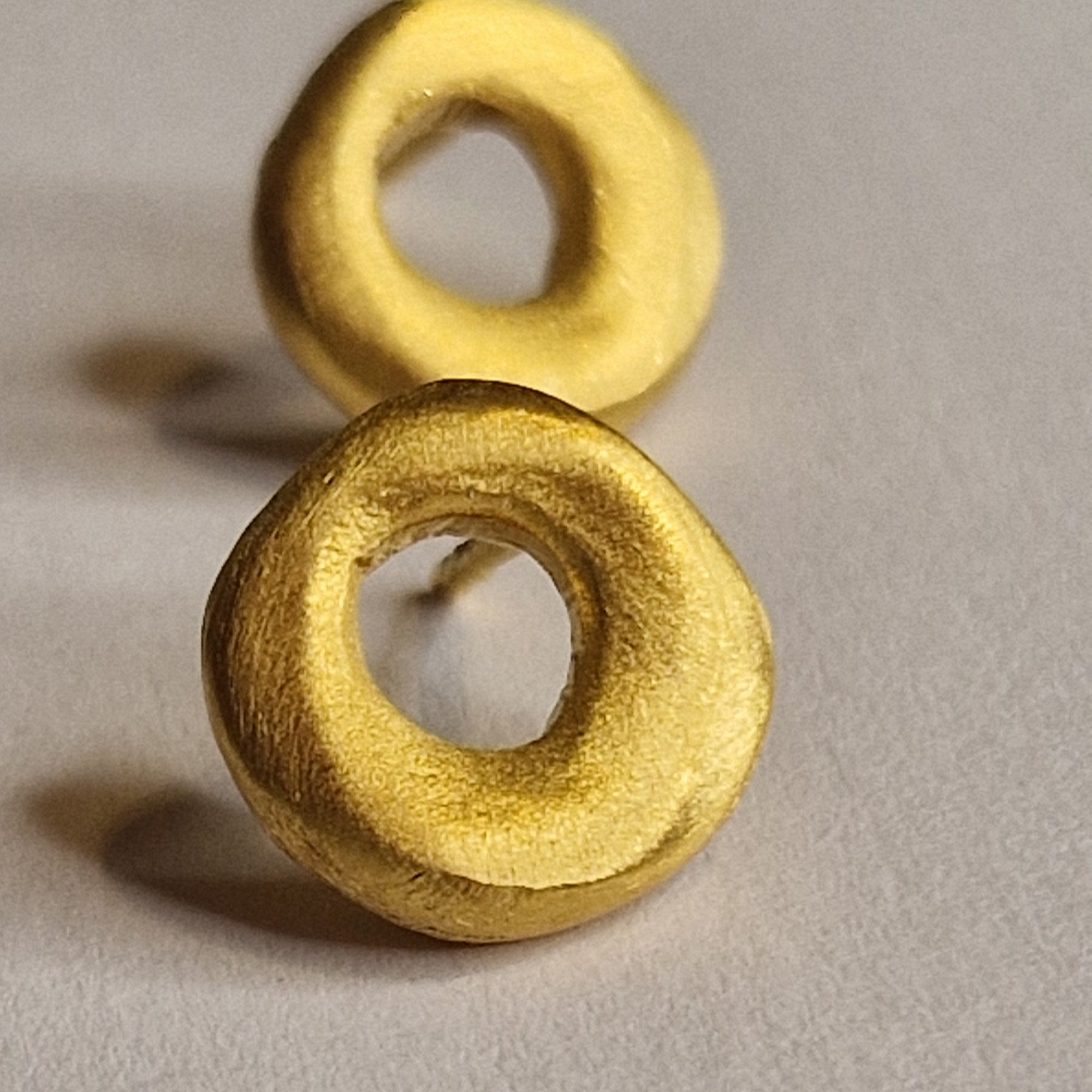 Small gold plated front facing hoops «Circle»