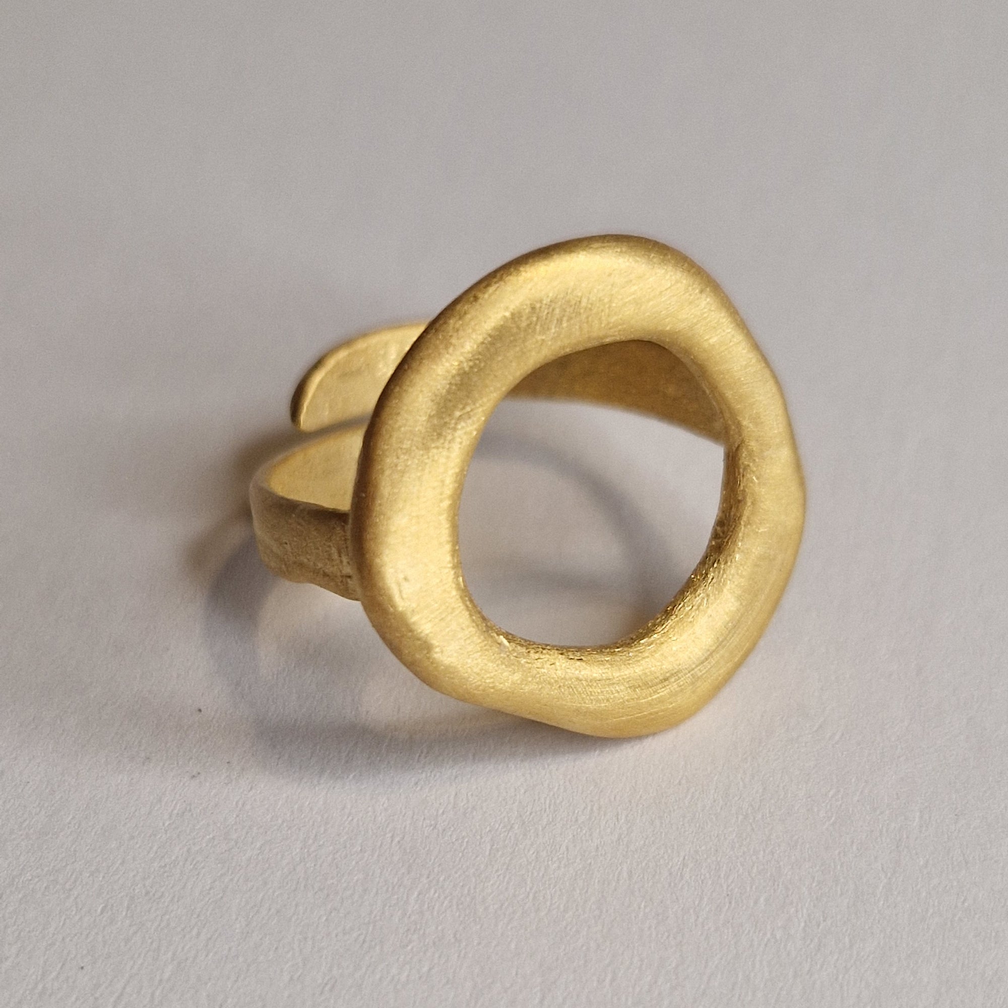Gold «circle» ring