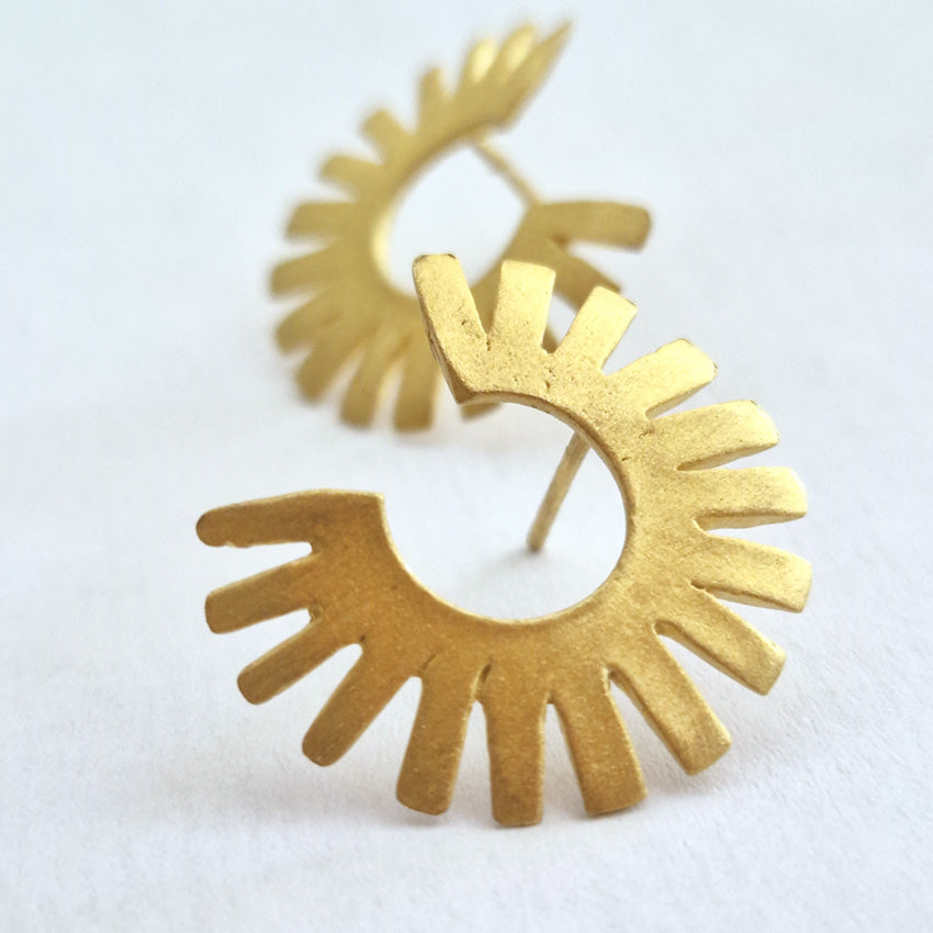 Gold geometric Sun stud earrings