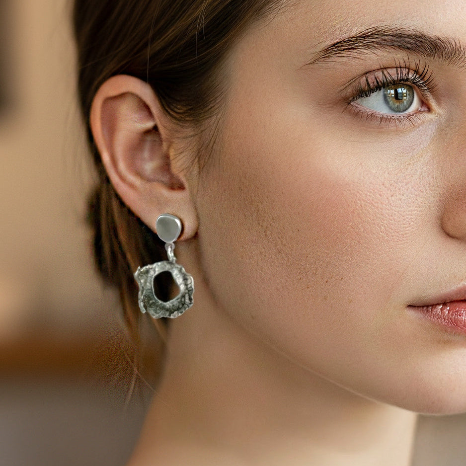 Ασημένια μακριά καρφωτά σκουλαρίκια «Ηφαιστείο»