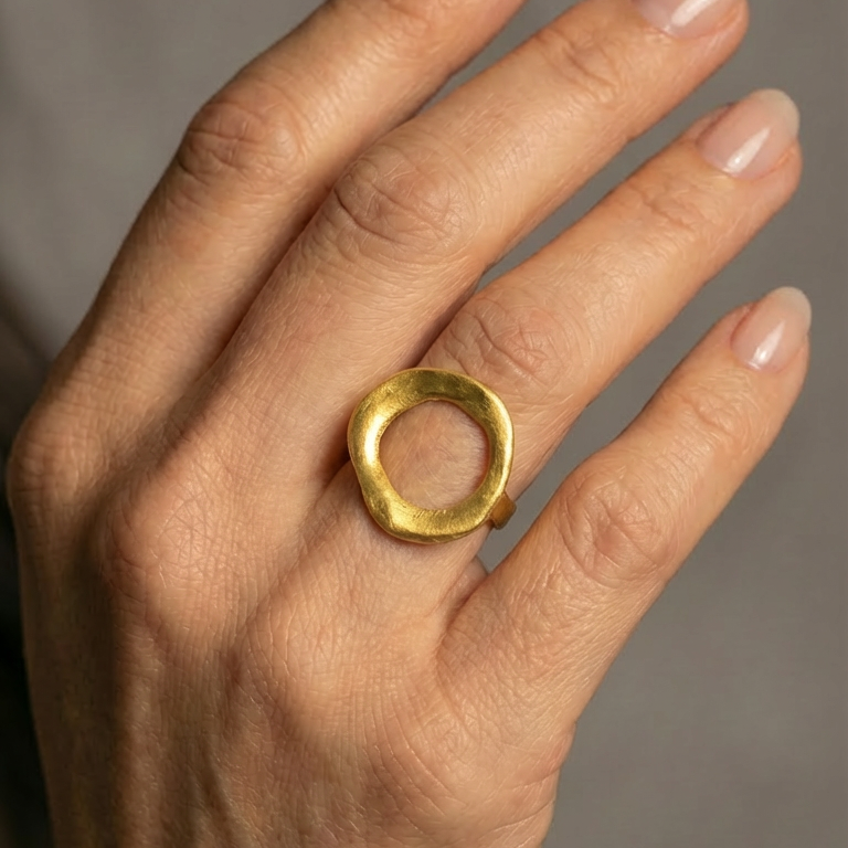 Gold «circle» ring