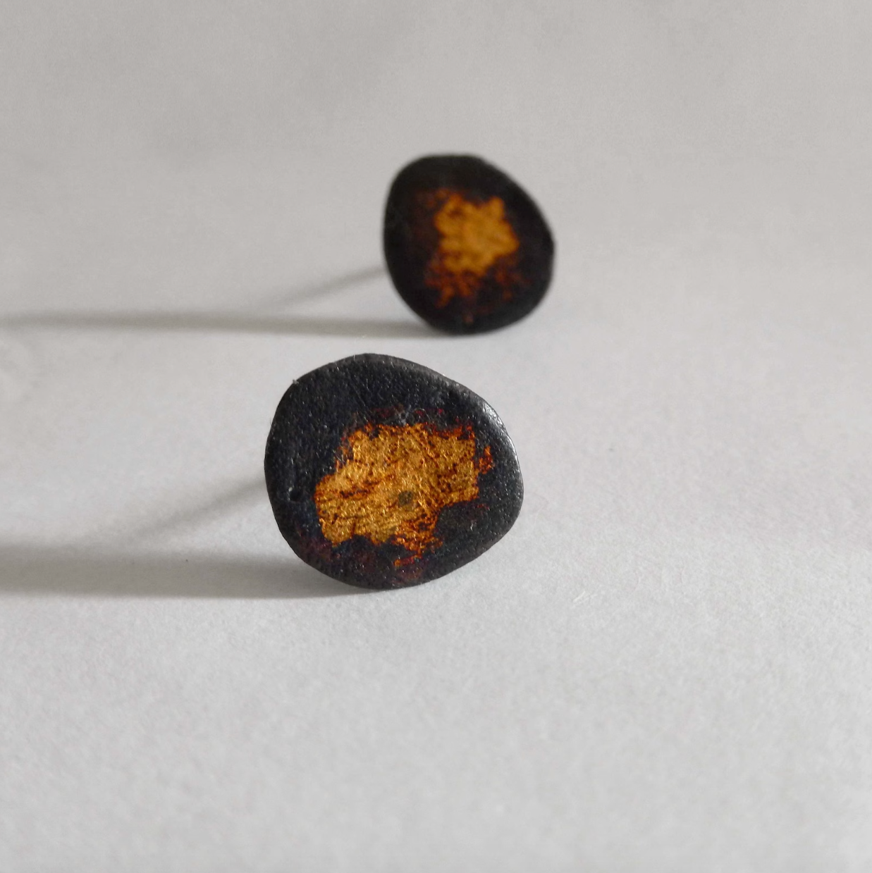 Black oval Keum boo studs