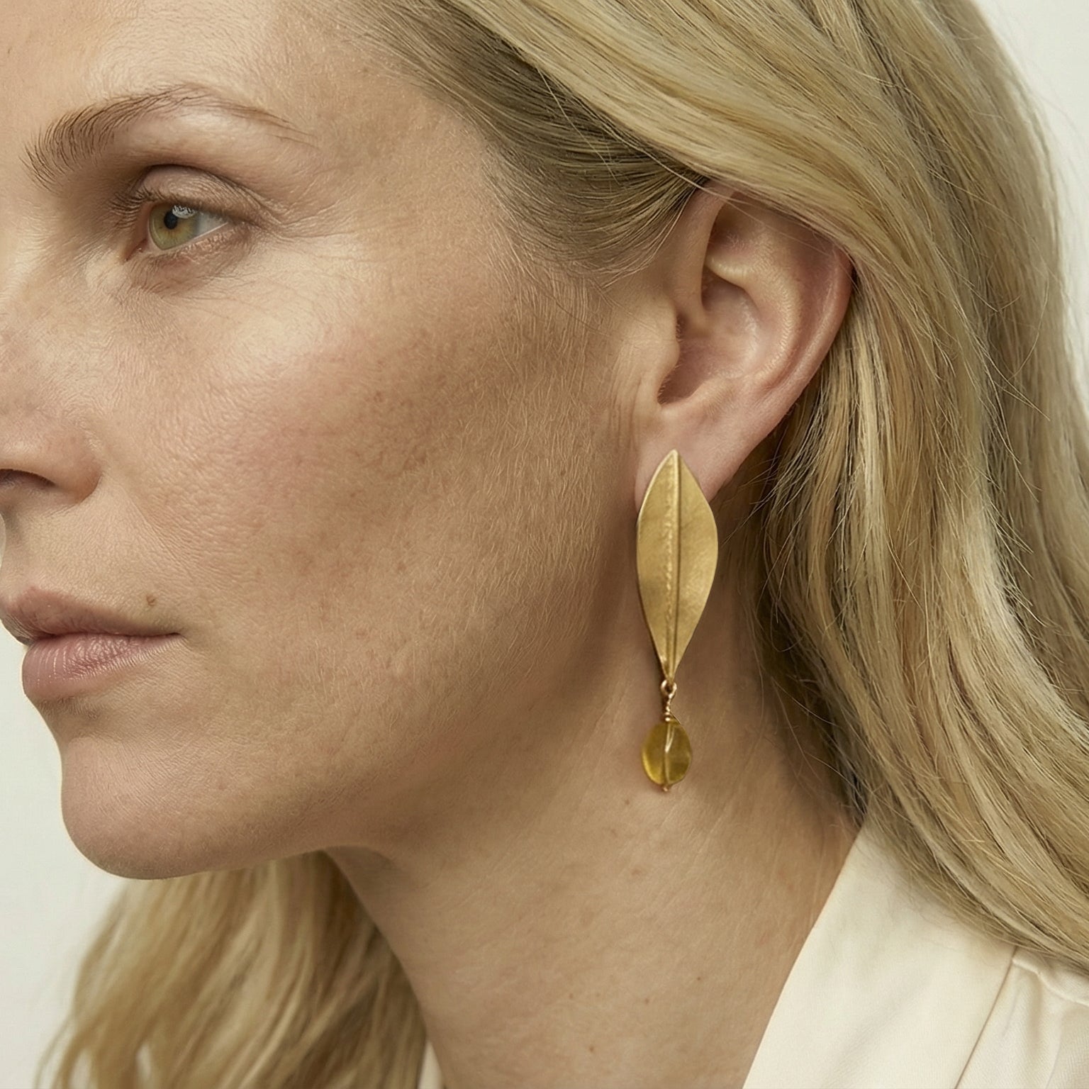 Επίχρυσα μακριά σκουλαρίκια «Φύλλα Ελιάς» με πράσινο νεφρίτη