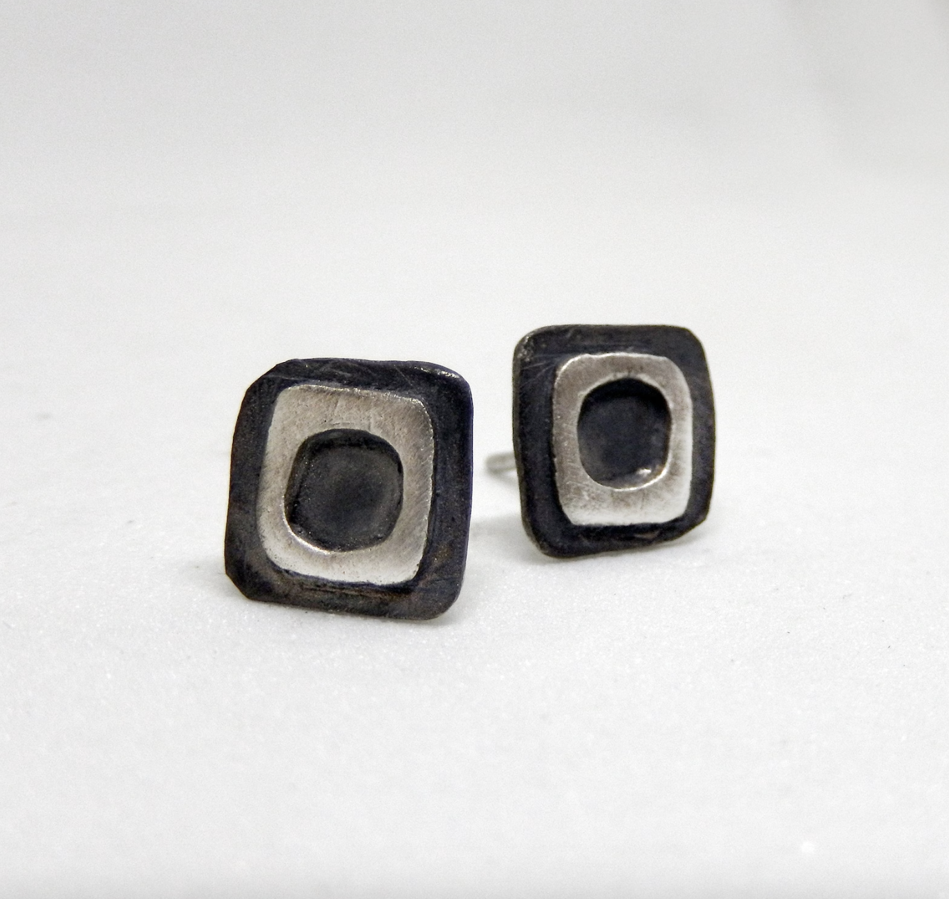 Square stud earrings for men and woman.